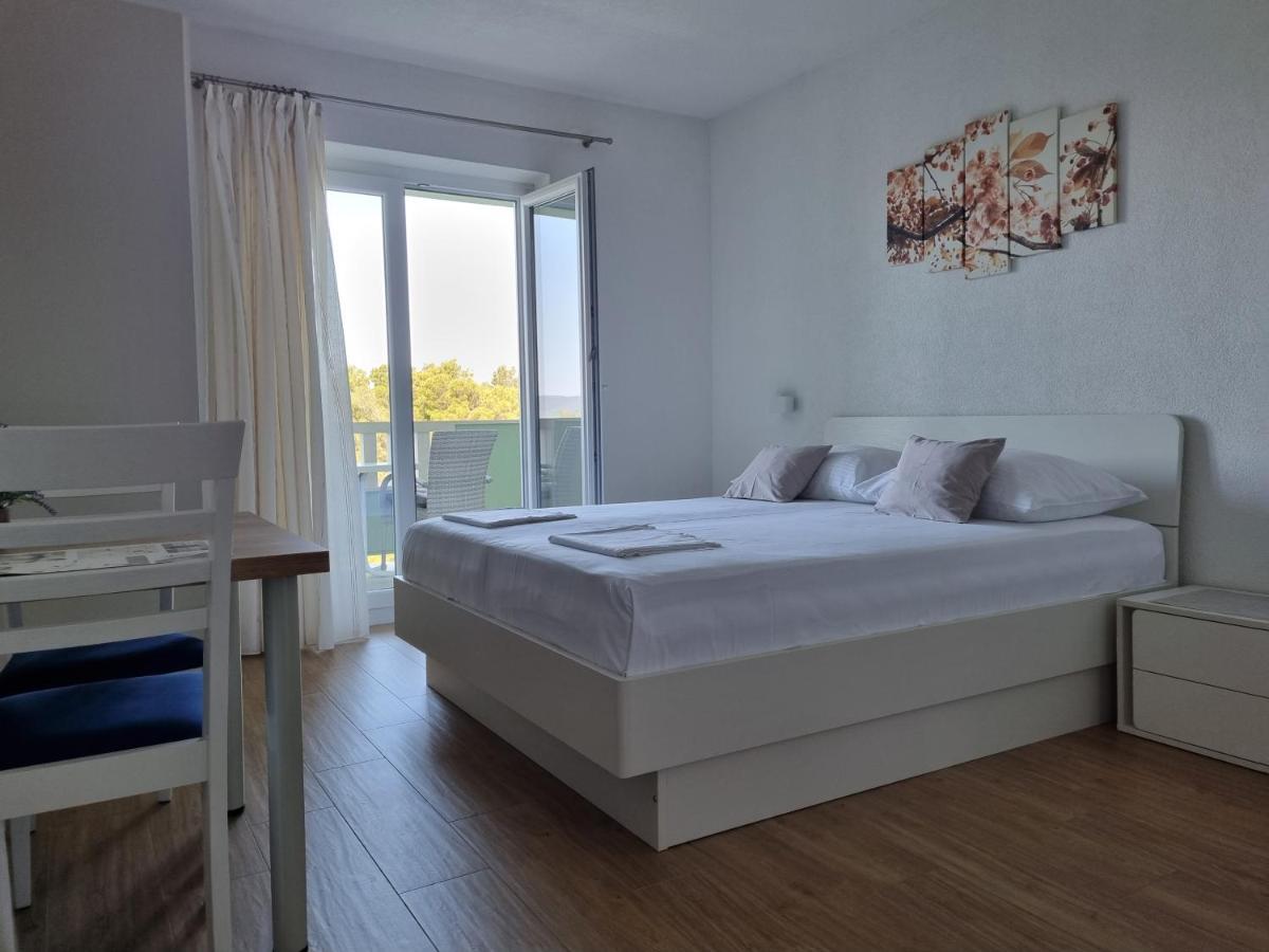 Guesthouse Dominovic Brela Eksteriør billede
