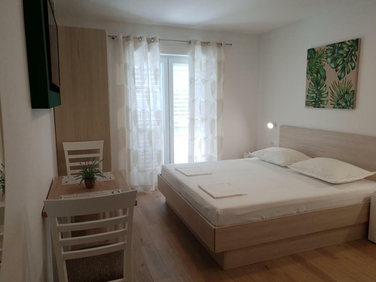 Guesthouse Dominovic Brela Eksteriør billede