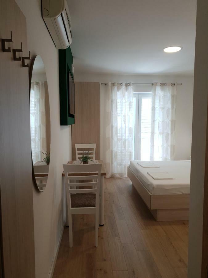 Guesthouse Dominovic Brela Eksteriør billede